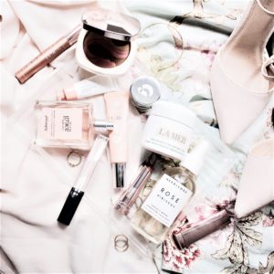 TRAVEL ESSENTIALS FOR WOMEN – MY TRAVEL MUST-HAVE